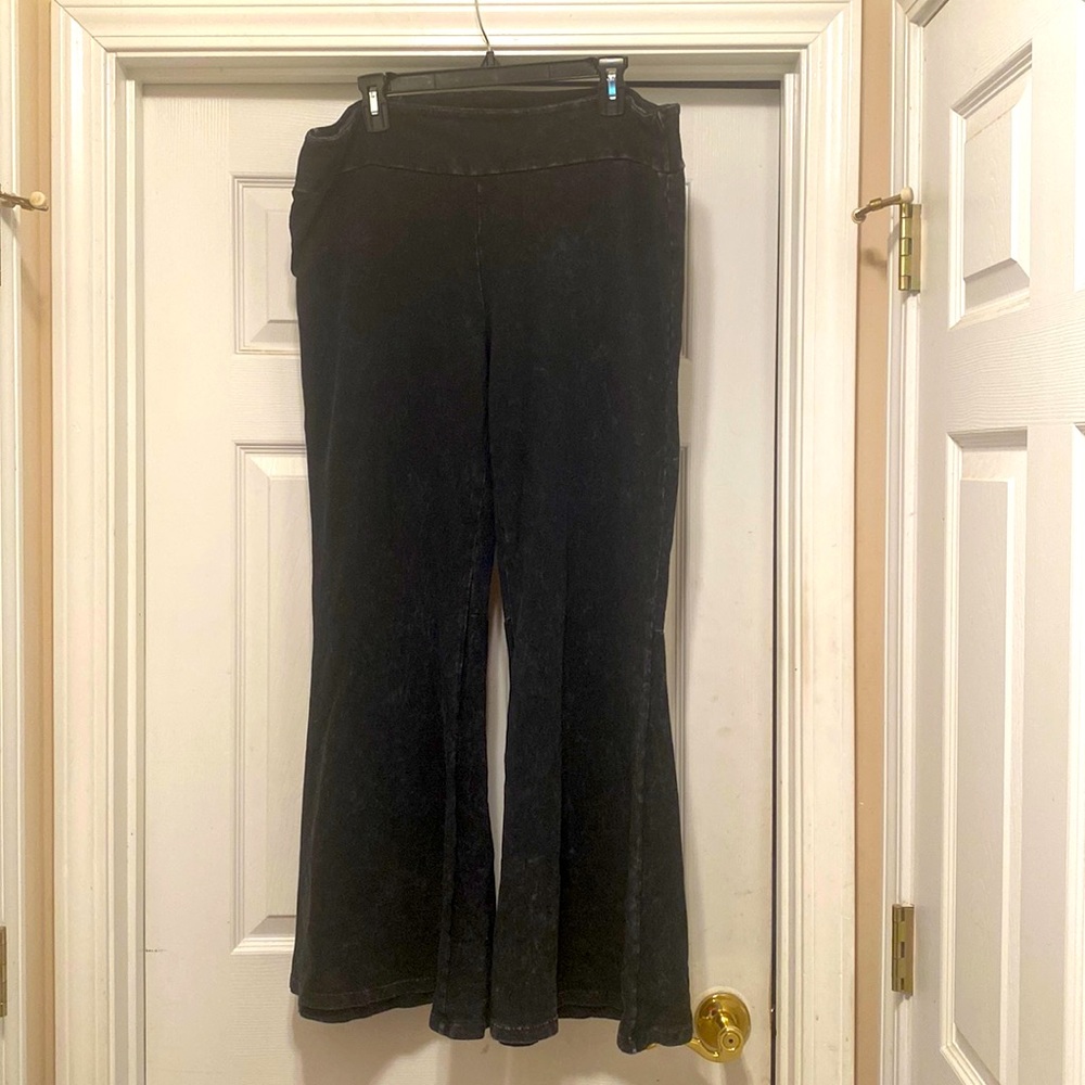 Women’s stretch flare pants size 3x.